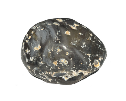 Wasserachat mit Maserung auf weißem Hintergrund