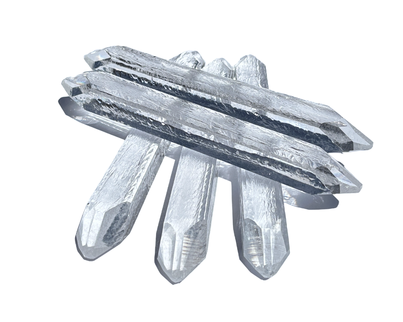 Schwingquarz in verschiedenen Positionen auf weißem Hintergrund