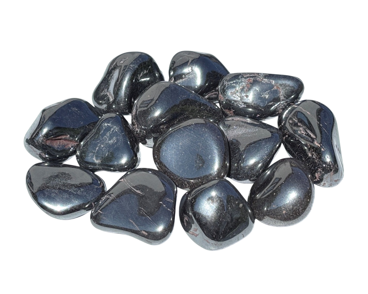 Ansicht von vorn: Hämatit Trommelsteine auf weißem Hintergrund