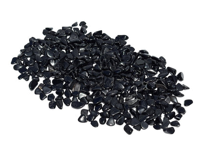 Ansicht von vorn: Onyx Trommelsteine auf weißem Hintergrund