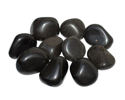 Vorderansicht: Onyx Trommelsteine auf weißem Hintergrund