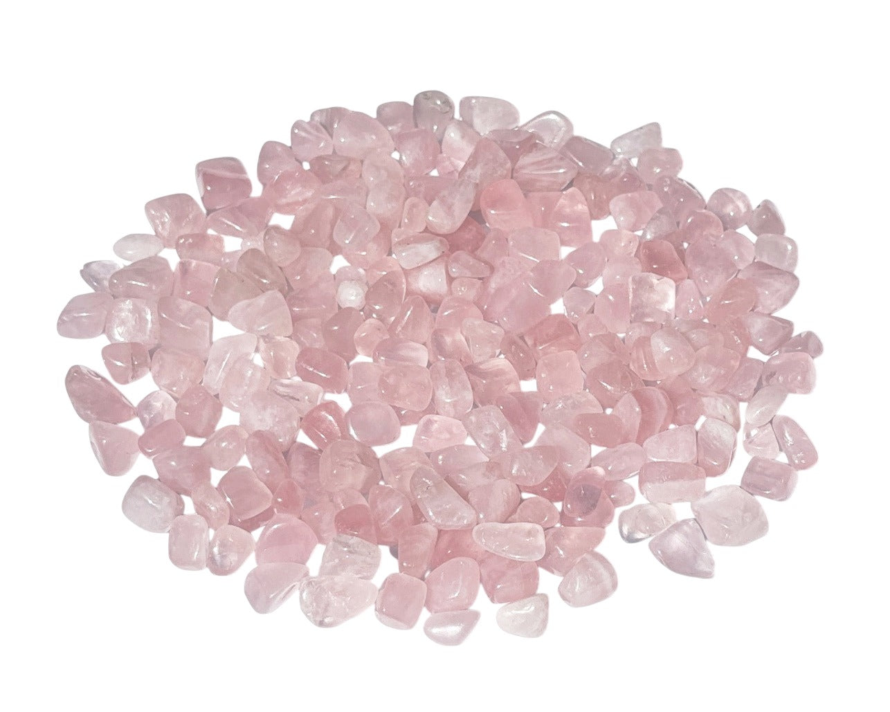 Ansicht von vorn: Rosenquarz Trommelsteine auf weißem Hintergrund