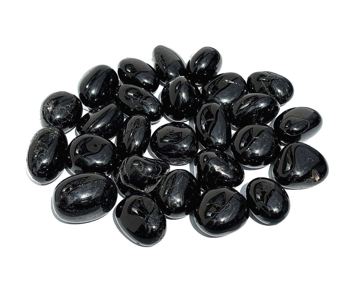 Ansicht von vorn: Turmalin Trommelsteine auf weißem Hintergrund