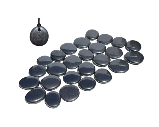 Hämatit Scheibenstein und einen Anhänger auf weißem Hintergrund