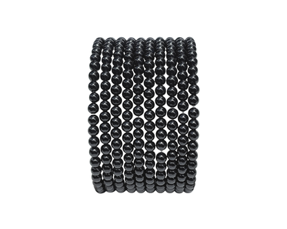 Längsansicht: schwarzes Turmalin Armband mit runden Kugeln auf weißem Hintergrund