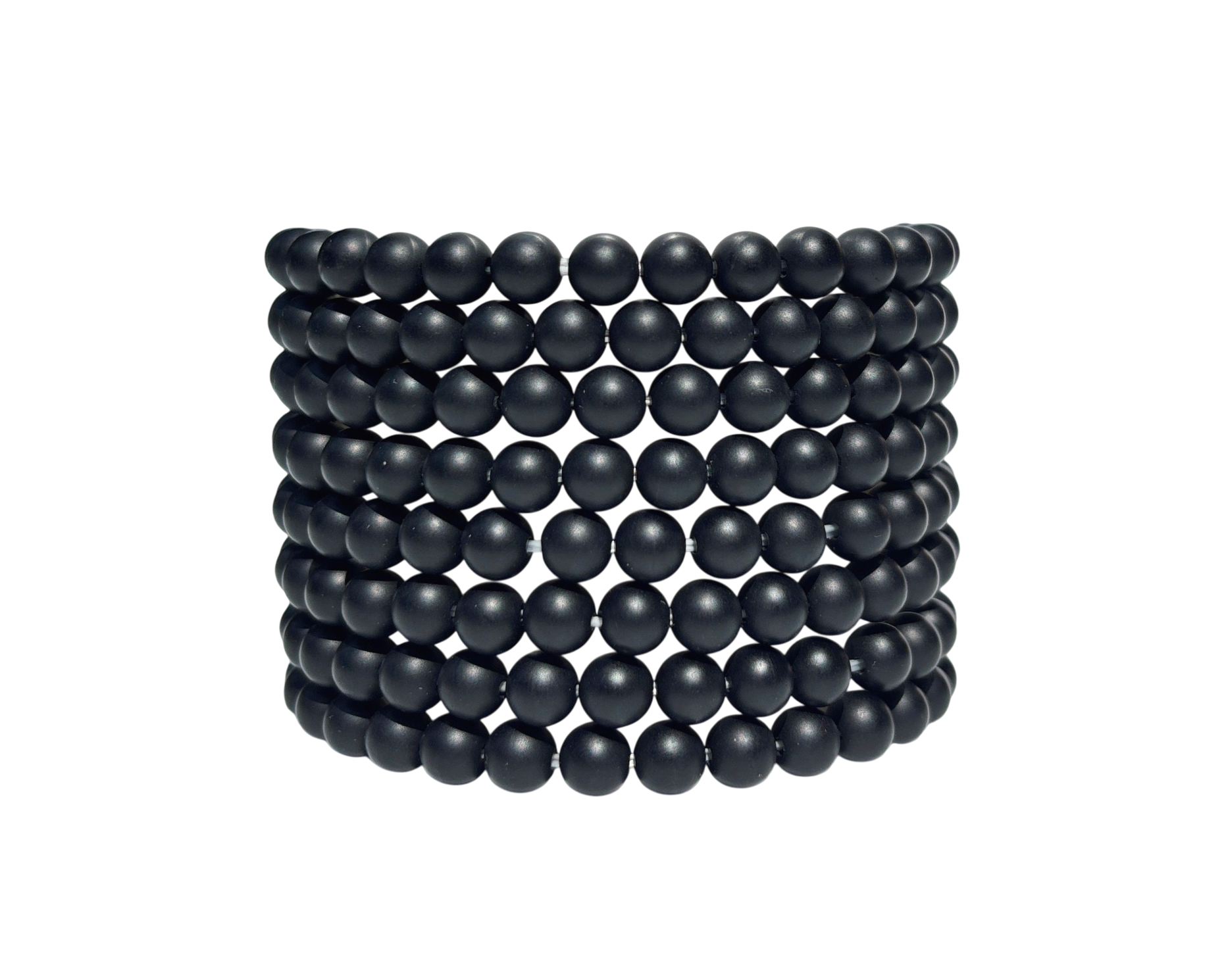 Queransicht: schwarzes Turmalin Armband mit runden Kugeln auf weißem Hintergrund