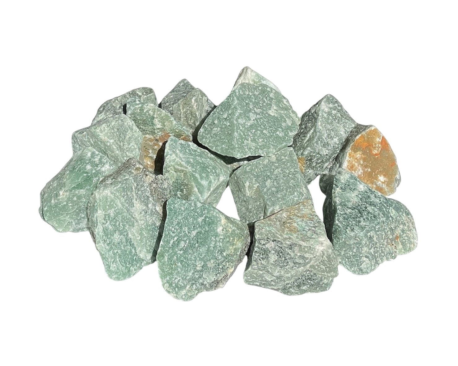 Ansicht von vorn: Aventurin Rohsteine auf weißem Hintergrund