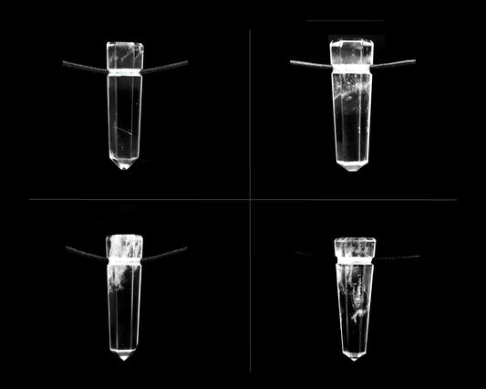 Bergkristall Spitzen zweireihig nebeneinander angeordnet auf schwarzem Hintergrund