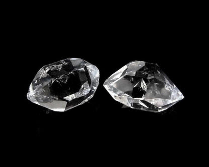 2 Herkimer Diamanten im Set, verpackt in transparenter Edelsteinbox