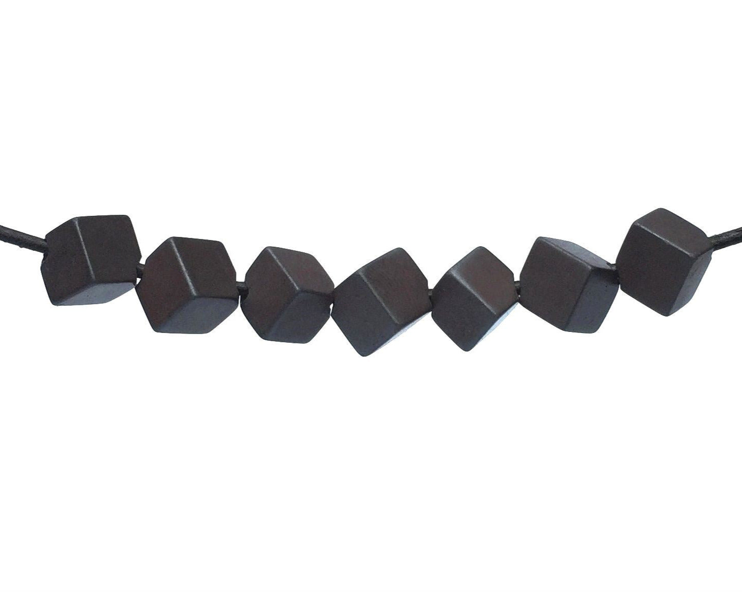 Magnetit Würfel - Magneteisenstein Anhänger gebohrt Kette mit Lederband 