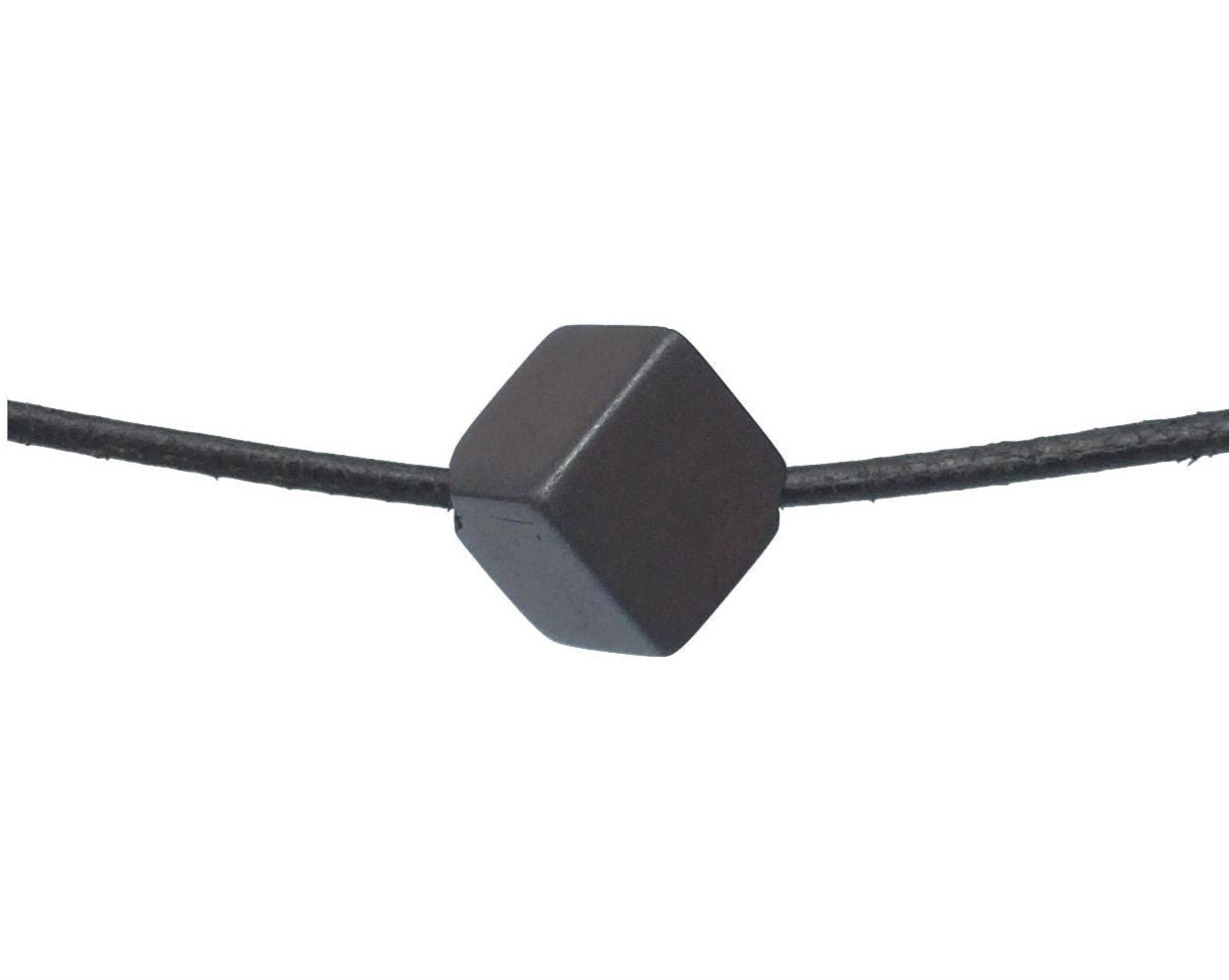 Magnetit Würfel - Magneteisenstein Anhänger gebohrt Kette mit Lederband 